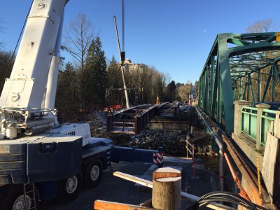 First span for new Keith Road bridge being lowered into place