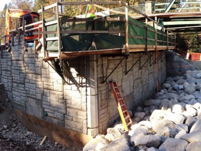 Building the retaining wall for the new Keith Road Bridge