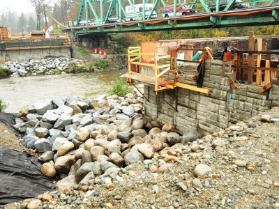 Retaining wall for new Keith Road bridge under construction